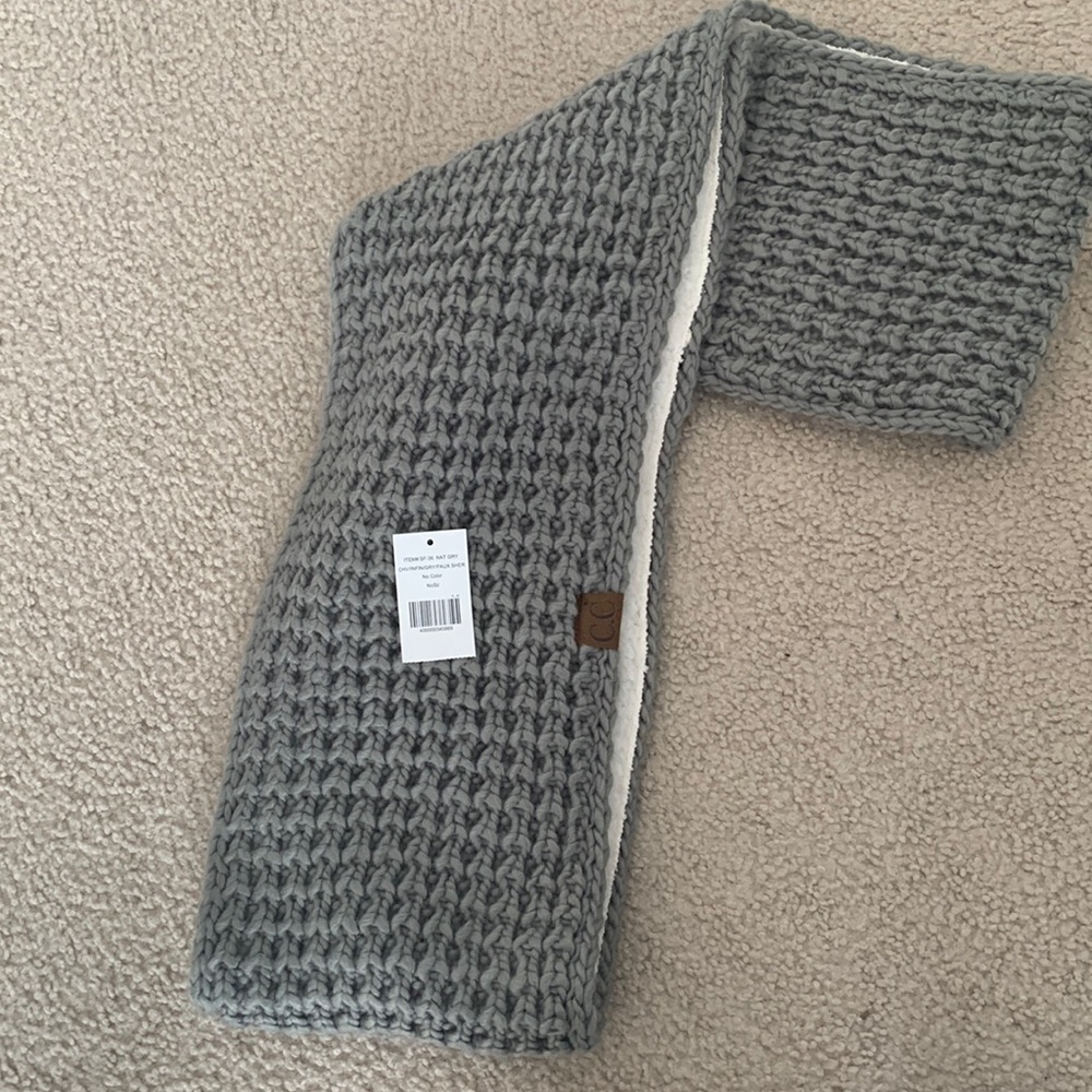 Scarf/neck roll